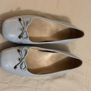 Vionic Light Blue Leather Ballet Flats with Bow Accent